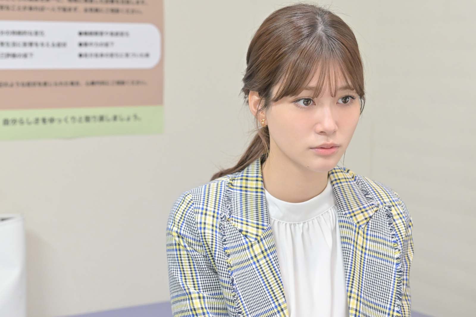 生見愛瑠「くるり～誰が私と恋をした？～」より（C）TBS