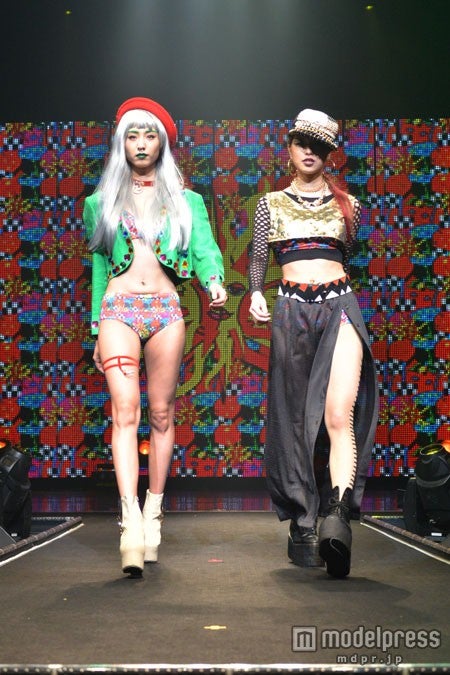 出岡美咲（左）、開坂映美（右）／「TOKYO STAGE」