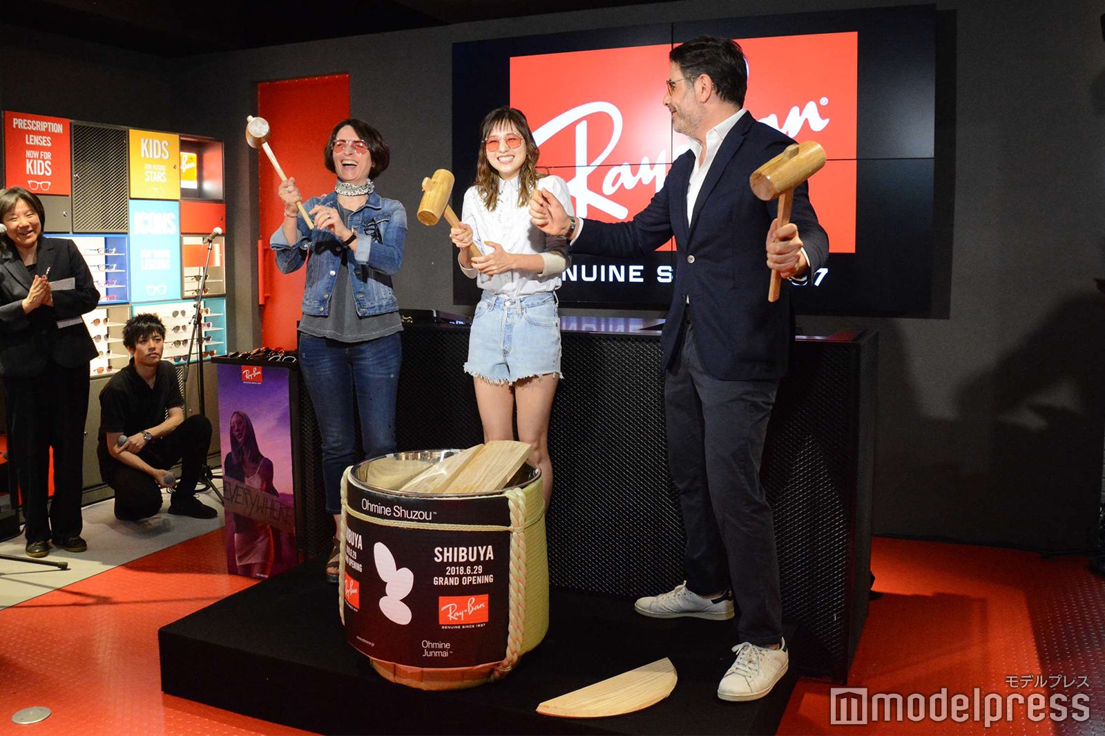 伊藤千晃（中央）（C）モデルプレス