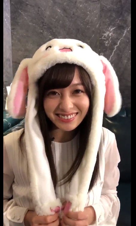 橋本環奈が照れ笑いする動画が悶絶級の可愛さ 韓国でブームの 動くうさ耳帽子 をぴょこぴょこ モデルプレス 橋本環奈が照れ笑いする動画が悶絶級の可愛さ 韓国でブームの 動くうさ耳帽子 をぴょこぴょこ モデルプレス