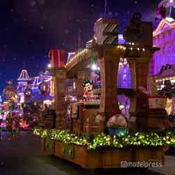 「ミッキーのワンス・アポン・ア・クリスマスタイム・パレード」（C）モデルプレス（C）Disney