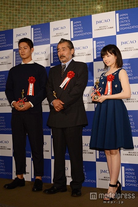 左より：工藤阿須加、藤竜也、小芝風花