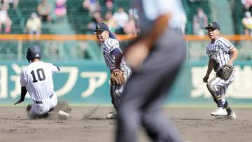 「感動しちゃった」「すげー！！」白樺学園の2年生二遊間が超絶プレー ダイブからのバックハンドグラブトス→素手捕球で一塁送球 甲子園が騒然