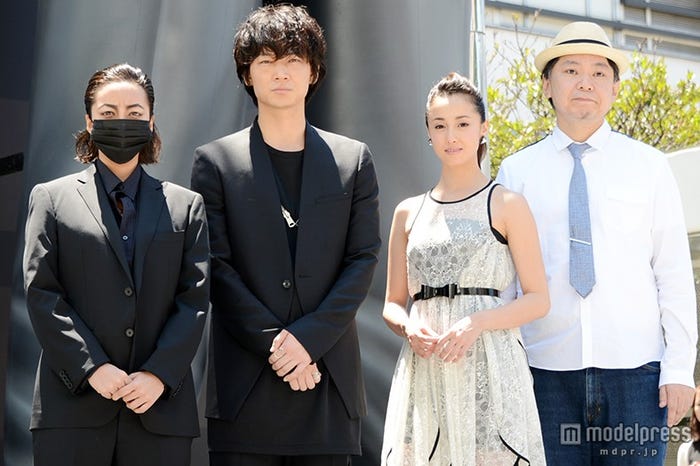 (左から)ざわちん、綾野剛、沢尻エリカ、鈴木おさむ