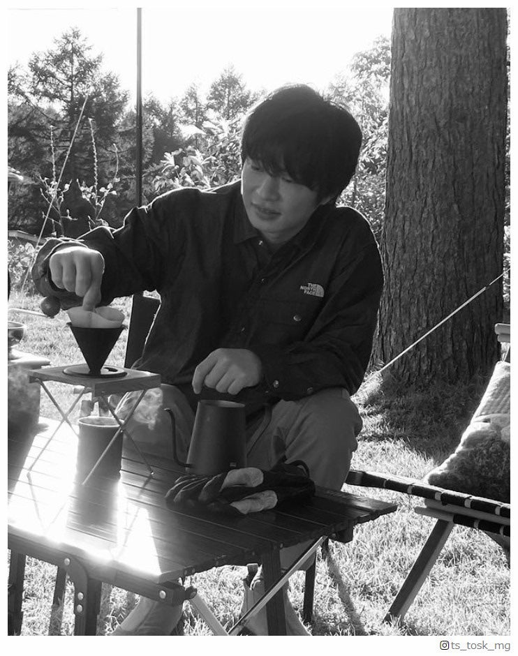 田中圭、新潟での「なつやすみ」満喫ショットに「オシャレ」「重め前髪最高」の声