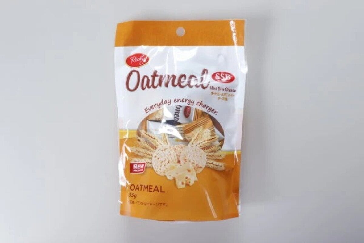 ダイソー　オートミールミニバイトチーズ味　パッケージ