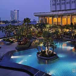 リゾート感満載の屋外プールがある「シャングリ・ラ ホテル バンコク」【モデルプレス】
