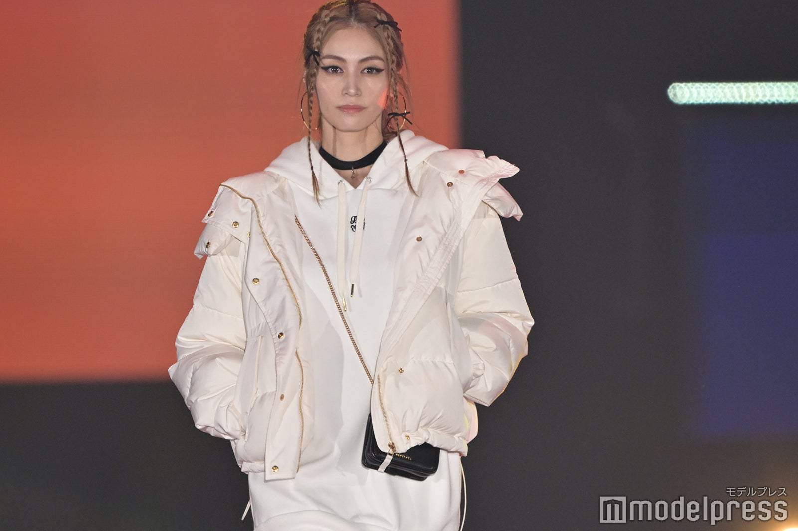 楓、Happiness解散後初の公の場 三つ編みリボン×モノクロの甘辛コーデ＜GirlsAward 2023 A／W＞