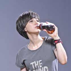 滝川クリステル/「コカ・コーラ ゼロ」新CM「Rock‘n’Roll Newscaster」篇メイキングショット