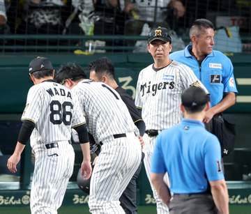 阪神・藤川監督「私としては阪神の選手も守りたいし、他球団全員の選手を守りたい」 森下が左手首付近への死球で負傷交代「左前腕部の打撲」の診断
