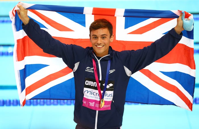 イギリス 飛び込み王子 トム デイリーが イケメンで可愛い と話題 歳上男性脚本家と婚約中 モデルプレス イギリス 飛び込み王子 トム デイリーが イケメンで可愛い と話題 歳上男性脚本家と婚約中 モデルプレス