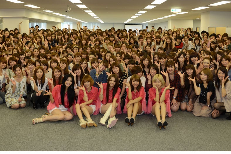 EXILE系ガールズユニット・Dream、サマンサタバサ店長会議でサプライズライブ