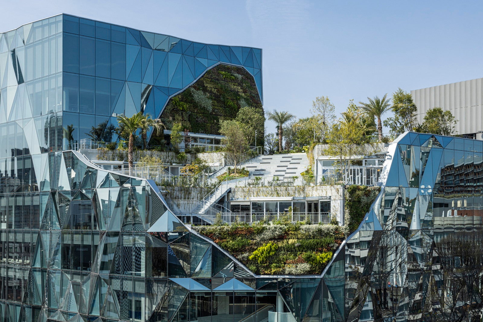 原宿に新商業施設「ハラカド」ファッション・美容・食など75店舗　銭湯や屋上テラスの“癒し”空間も