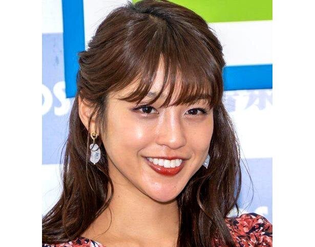 岡副麻希 大学生時代の超ミニスカートで美脚あらわ 奇跡の脚 脚長 素敵な御御足 と絶賛の声 モデルプレス 岡副麻希 大学生時代の超ミニスカートで美脚あらわ 奇跡の脚 脚長 素敵な御御足 と絶賛の声 モデルプレス