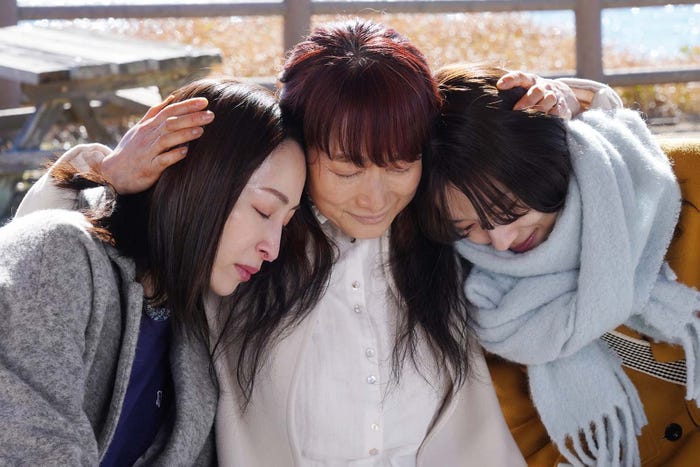 真飛聖、余貴美子、永野芽郁「君が心をくれたから」第6話より(C)フジテレビ