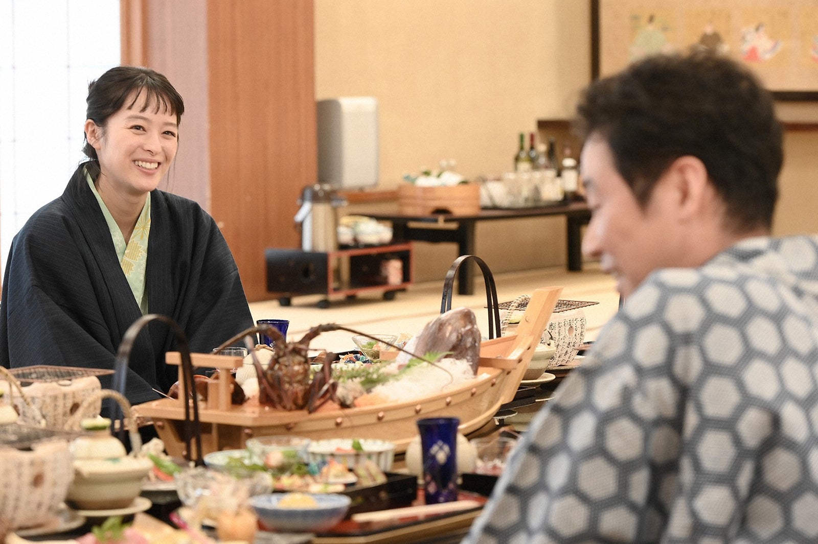 清野菜名、前野朋哉／「婚姻届に判を捺しただけですが」第4話より（C）TBS