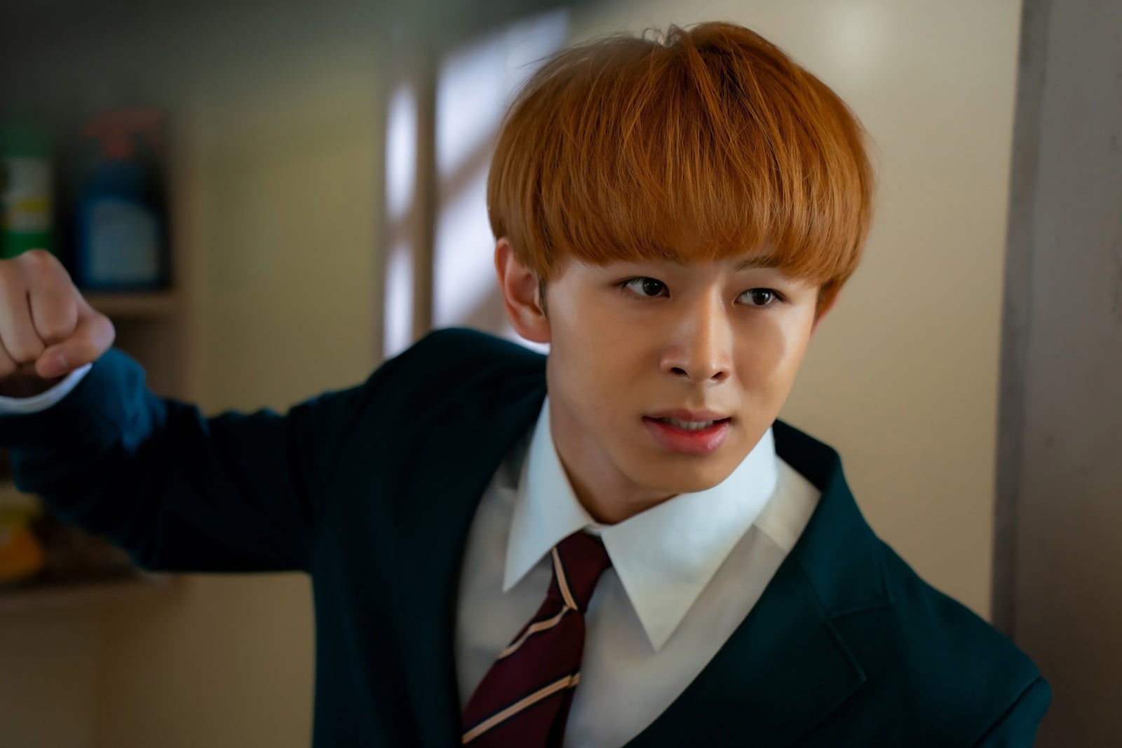 山下永玖「レッドブルー」第2話（C）「レッドブルー」製作委員会・MBS（C）波切敦／小学館