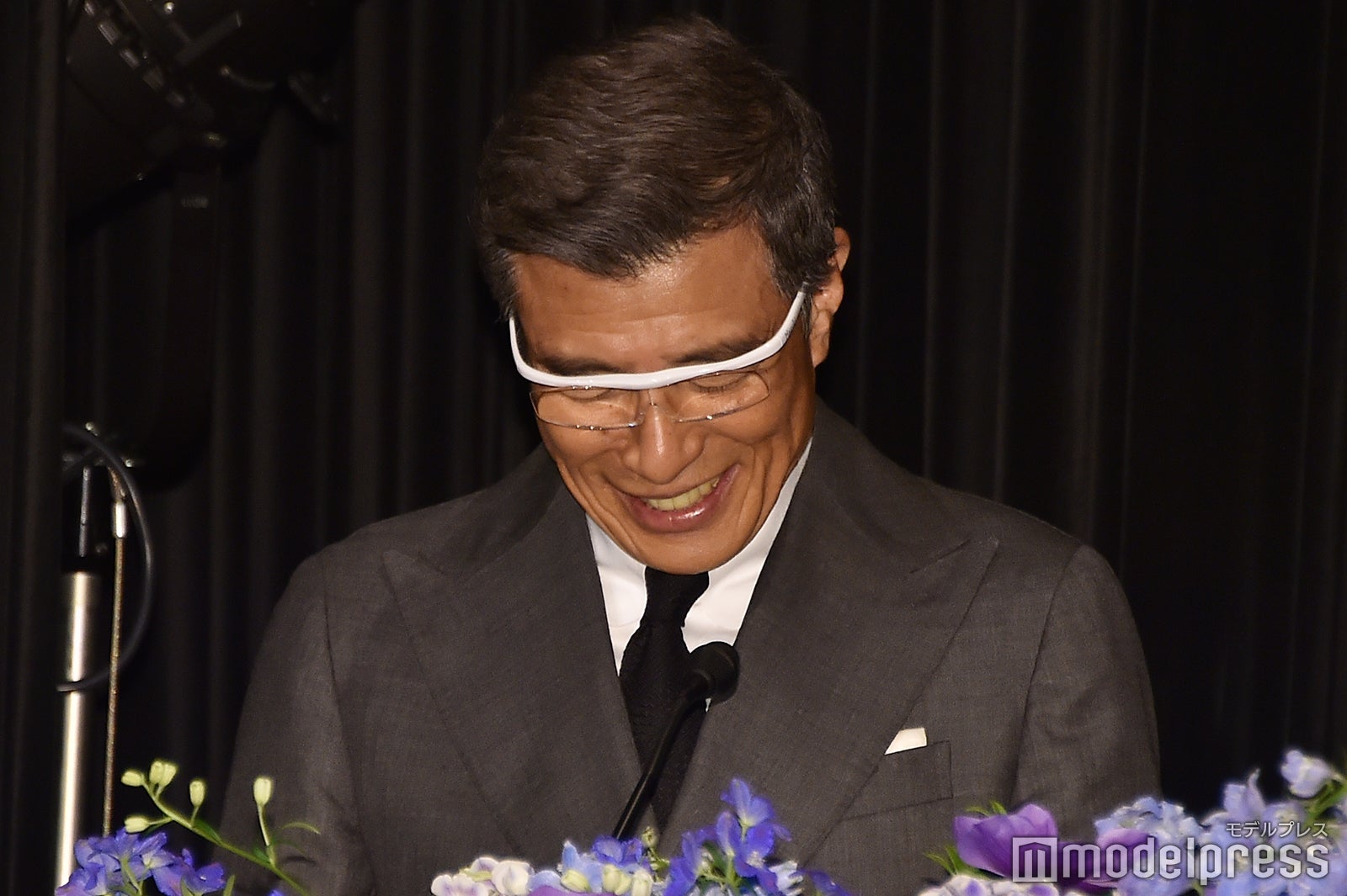 ハズキルーペをかける舘ひろし （C）モデルプレス