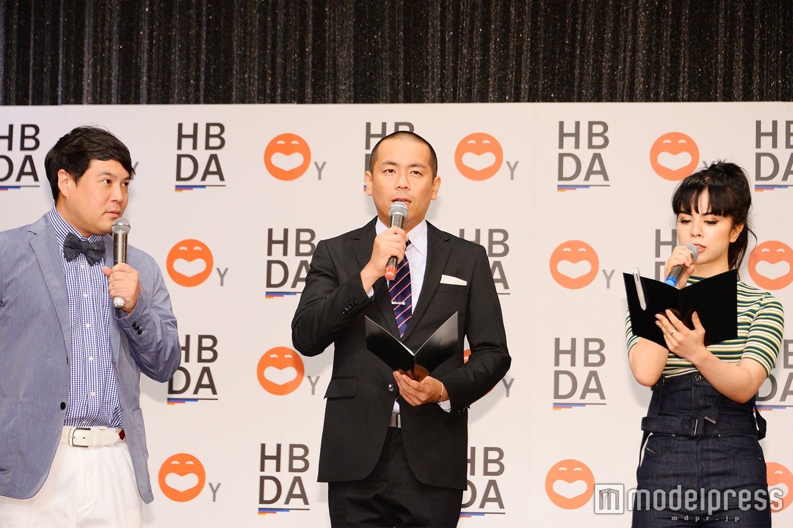 司会役のタカアンドトシ、ロバータ （C）モデルプレス