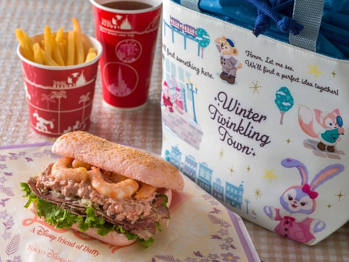 ケープコッド・クックオフのファーストプライズセット、スーベニアランチケース付き2,780円(C)Disney