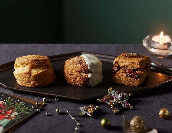 【阪急うめだ本店】今年は白いミラーボールツリー＆メリーゴーランドが登場！