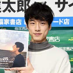 モデルプレス - 坂口健太郎、波瑠との熱愛報道にコメント