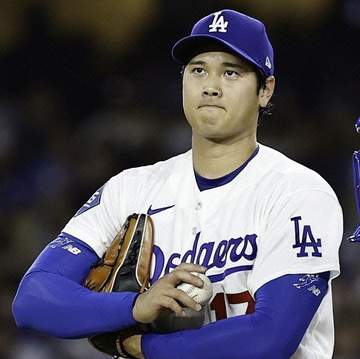 大谷翔平が初回に失点、今季14登板目で初 追加点は与えずラッシングとグータッチ 先頭から2者連続四球、1死後にシーツに右前タイムリー浴びる