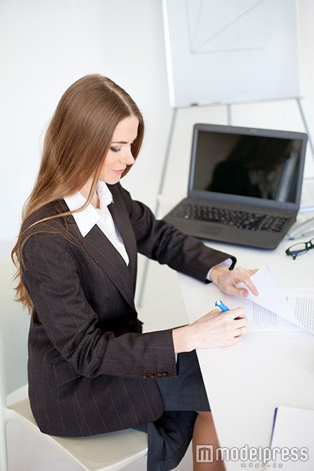 書類のチェックは入念に何回も（Photo by gladkov）