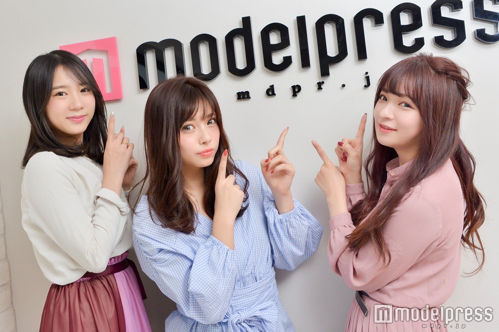 （左から）齋菜津美さん、橘ひろなさん、船木沙織さん（C）モデルプレス