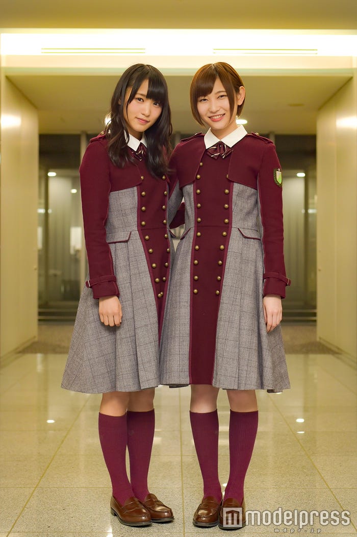 左から:菅井友香、志田愛佳(C)モデルプレス