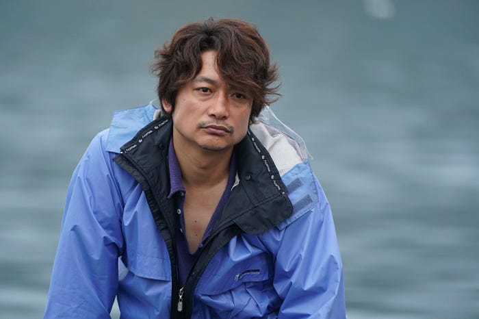 無精ヒゲ×ノーメイクで撮影に挑んだ香取慎吾(C)2018「凪待ち」FILM PARTNERS