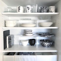 シンク下の食器収納アイデア16選 食器棚を置けない一人暮らしでも便利 モデルプレス シンク下の食器収納アイデア16選 食器棚を置けない一人暮らしでも便利 モデルプレス