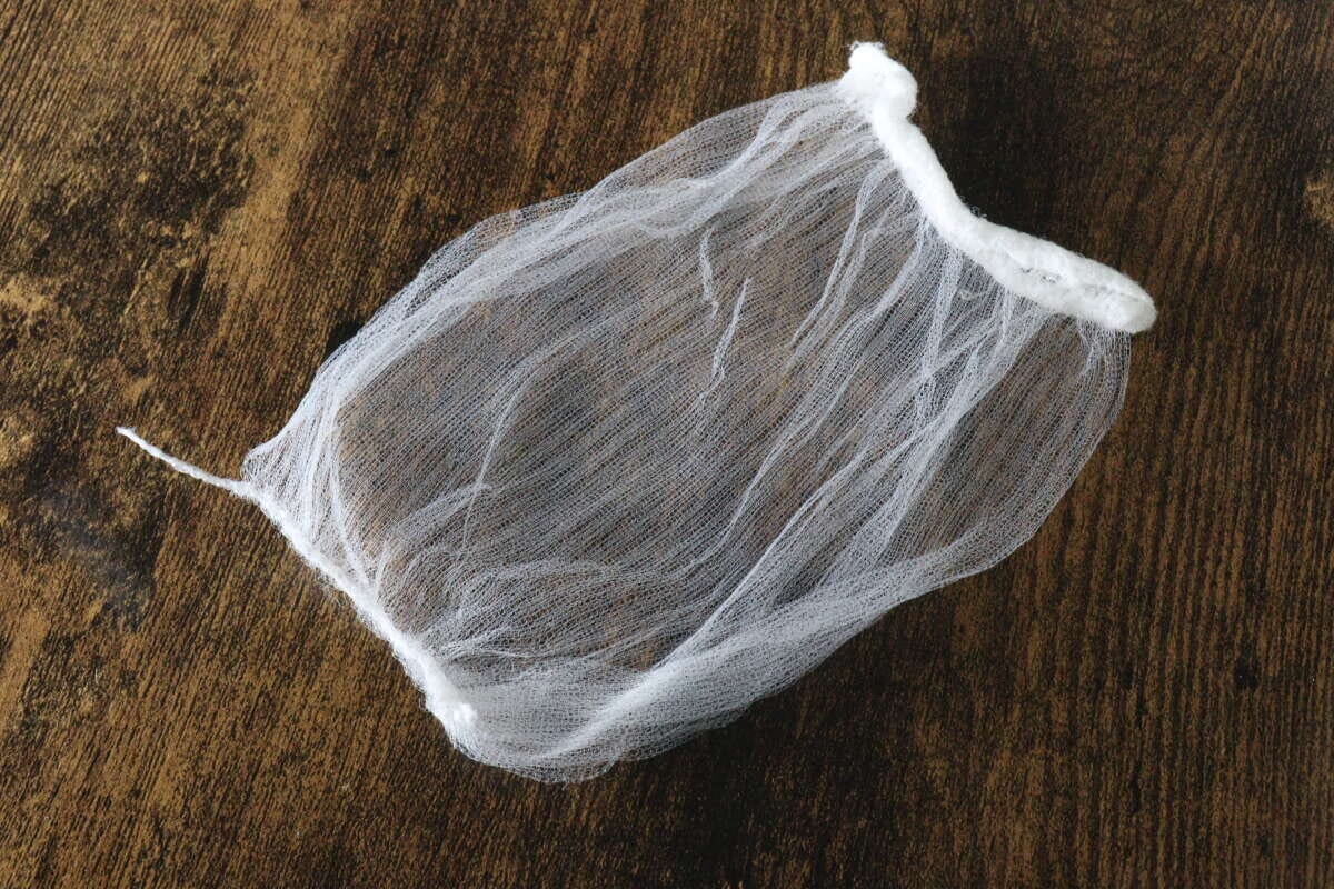 ダイソーのストッキングタイプの細型の水切りネット