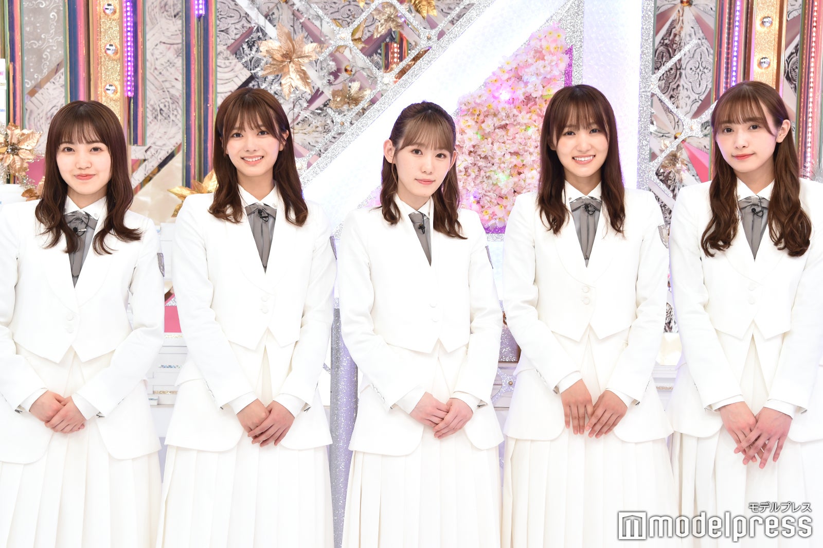 松田里奈、田村保乃、小池美波、菅井友香、渡辺梨加 （C）モデルプレス