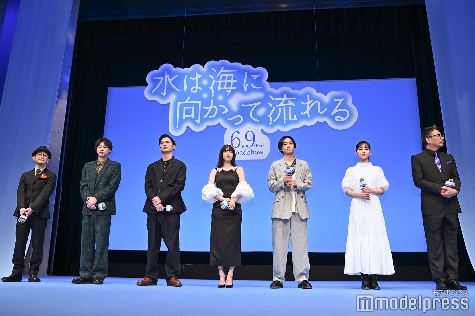 （左から）前田哲監督、戸塚純貴、高良健吾、広瀬すず、大西利空、當真あみ、生瀬勝久（C）モデルプレス