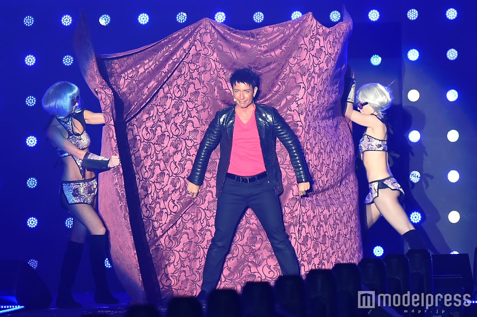 セロが布にくるまれると…（C）モデルプレス