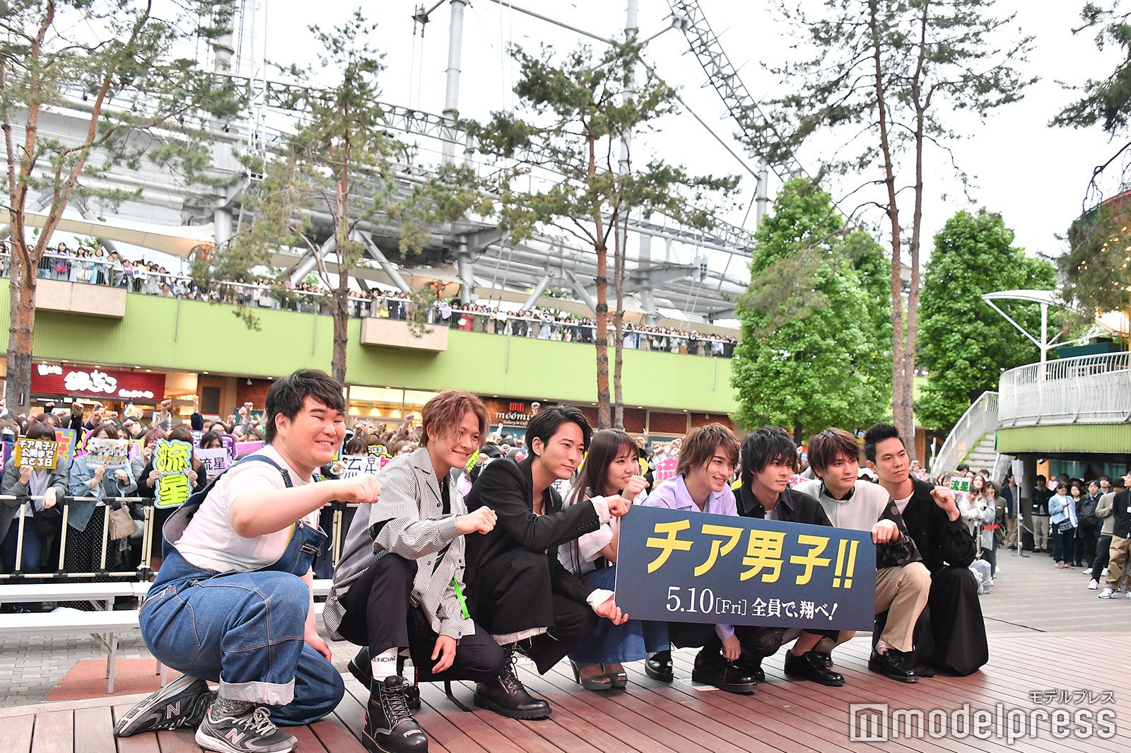 （左から）小平大智、岩谷翔吾、浅香航大、阿部真央、横浜流星、中尾暢樹、瀬戸利樹、菅原健（C）モデルプレス