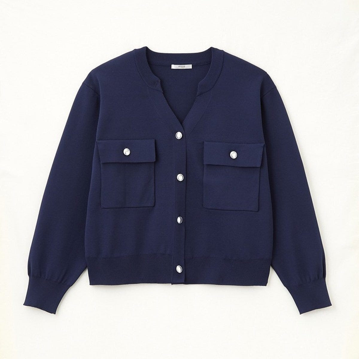 しまむらのスキッパーネックニットカーディガン（田中里奈）