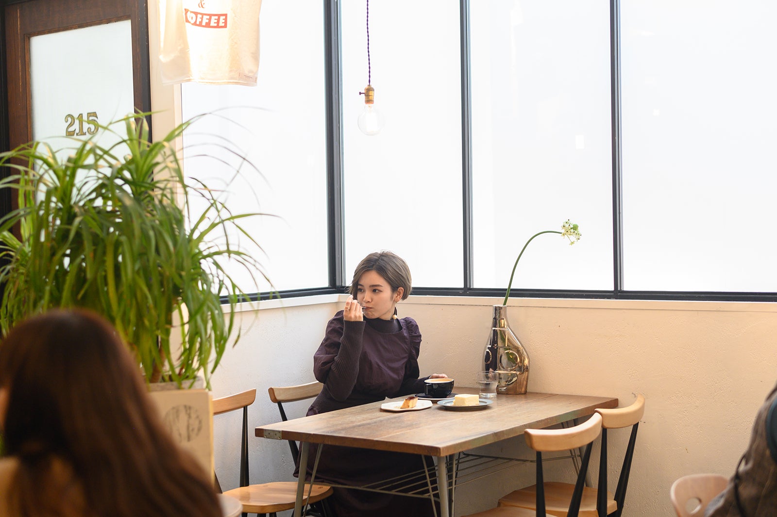 “顔芸”モデル・mirei、地元でナチュラルな素顔「名古屋大事典」表紙に抜擢