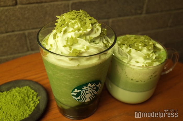 (左から)玉露抹茶 フラペチーノ、玉露抹茶 ラテ(C)モデルプレス