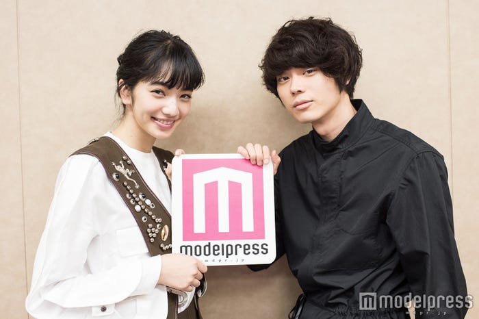 モデルプレスのインタビューに応じた小松菜奈、菅田将暉 (C)モデルプレス