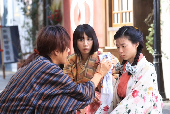 橋本淳、松本穂香、片山友希「嘘解きレトリック」第6話(C)フジテレビ