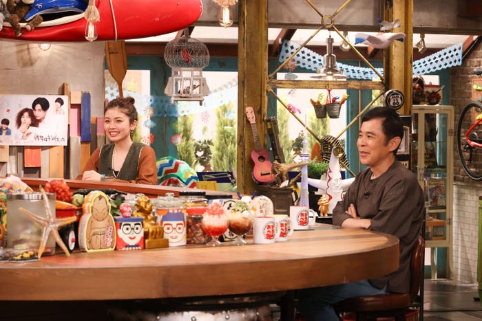 (左から)小芝風花、岡村隆史 (C)カンテレ