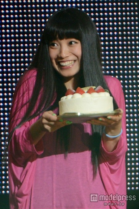 サプライズに驚くmiwa