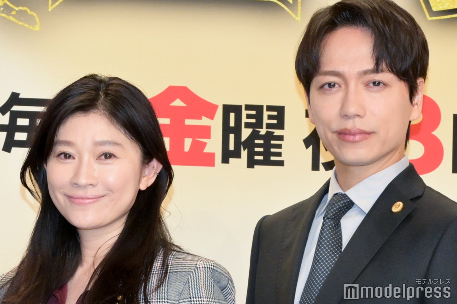 篠原涼子、山崎育三郎との初共演に「新鮮な気持ち」至近距離での撮影で照れ笑い＜ハイエナ＞