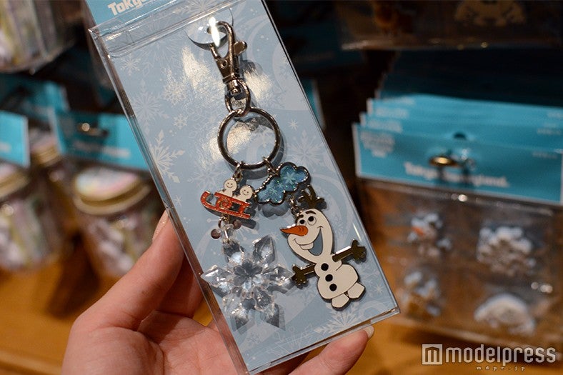 ストラップ￥1200（C）モデルプレス