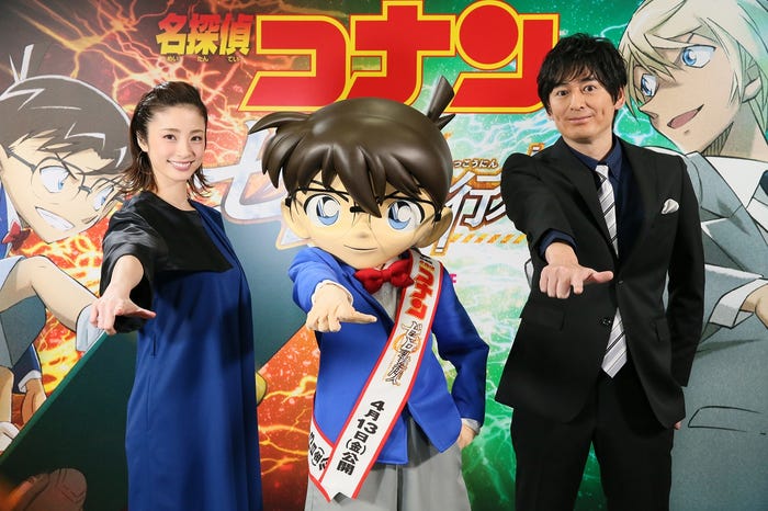(左から)上戸彩、コナン、博多大吉(C)2018 青山剛昌/名探偵コナン製作委員会