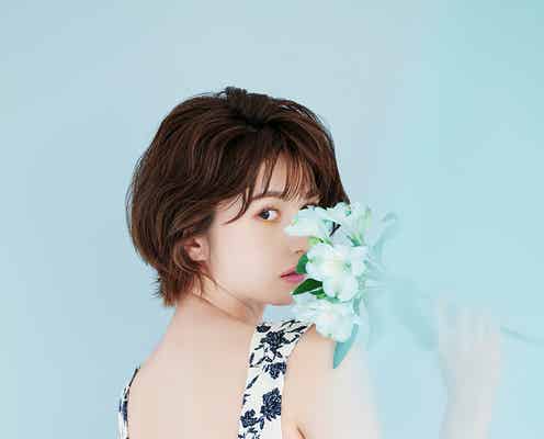 菜波、美背中際立つ夏コーデ 爽やかな着こなし披露