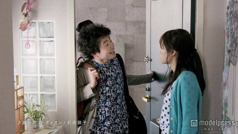 新テレビCM「家族のお茶漬け」シリーズの前田敦子（右）と森永悠希（左）