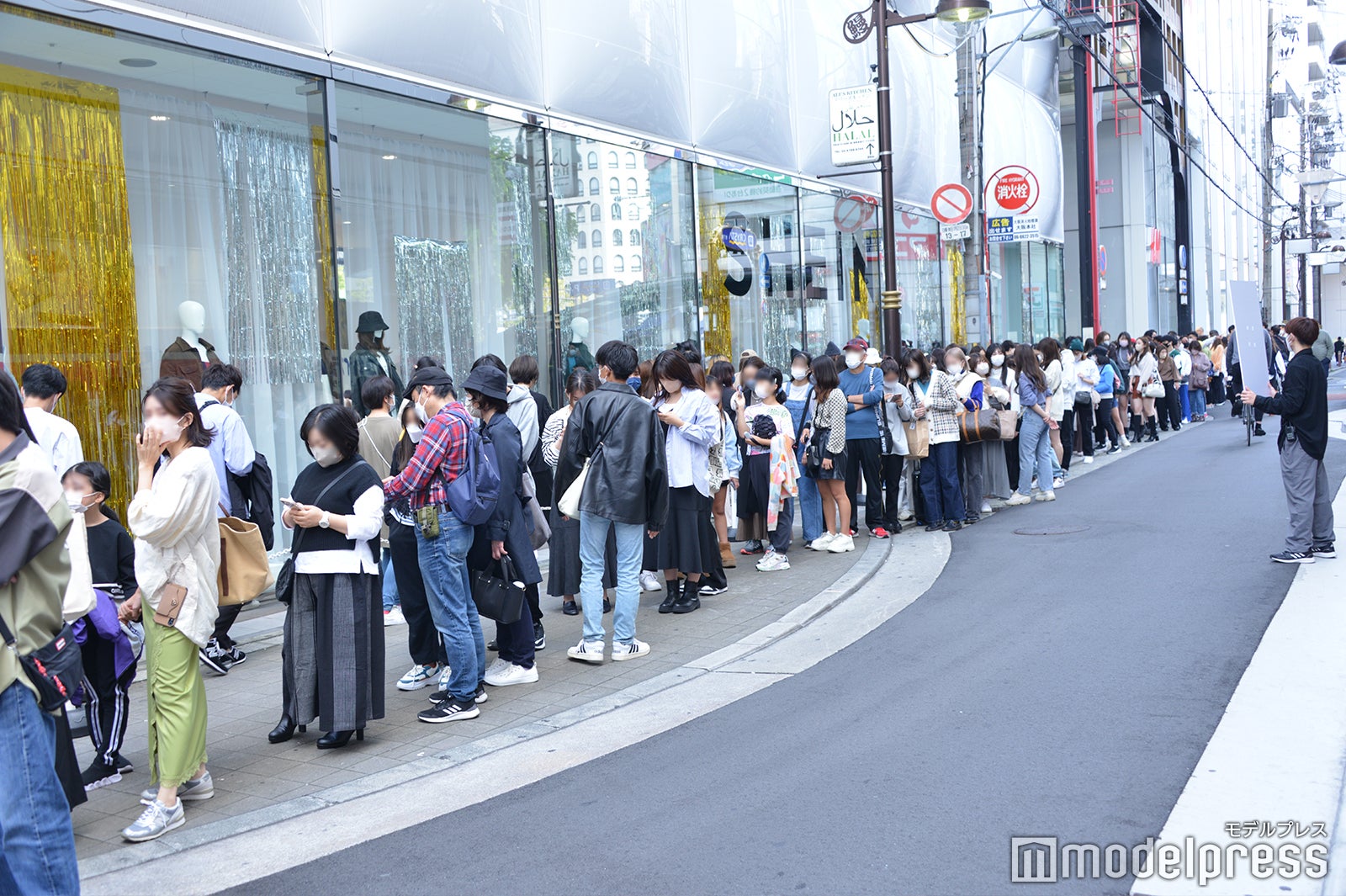 『SHEIN POPUP OSAKA』一時入場までの列は2.5時間待ちに（C）モデルプレス